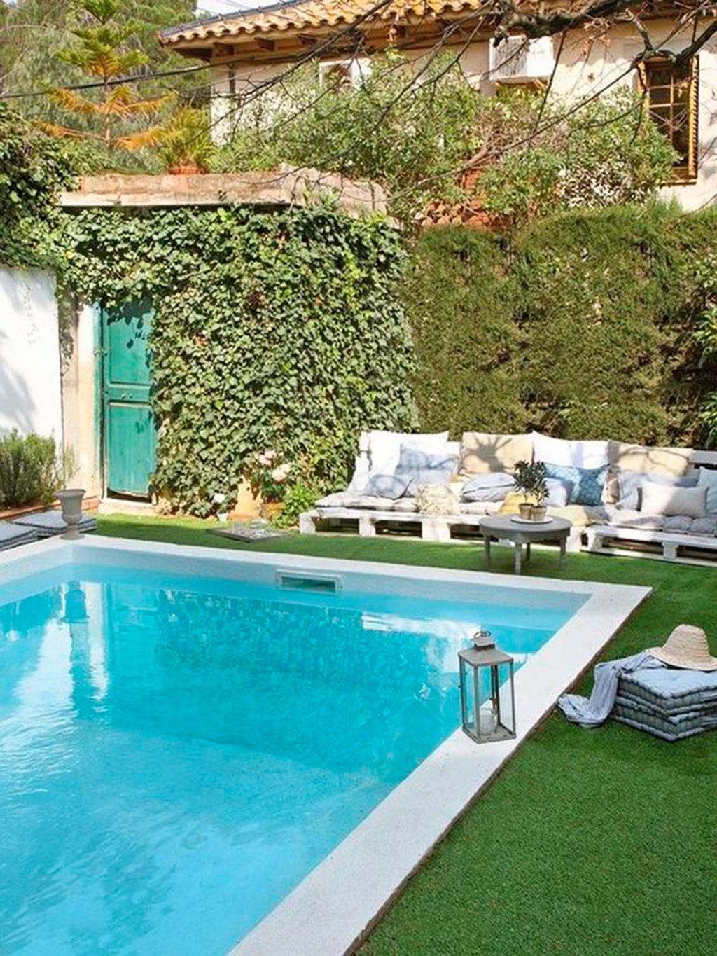 Ideas para decorar un jardín con piscina